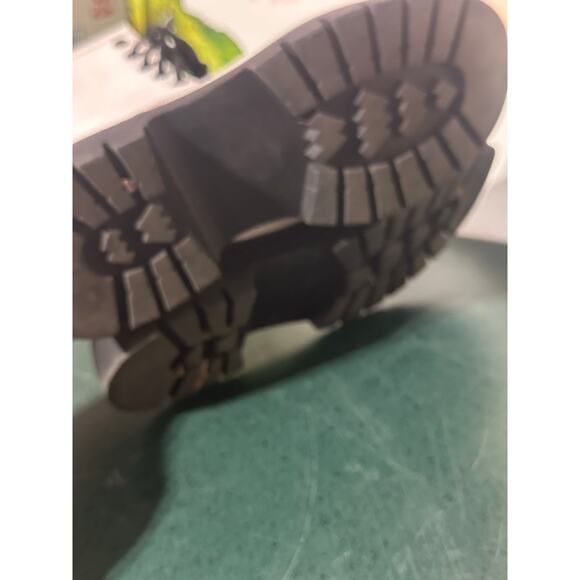 LiLiana Women's White/ Black Unlined Combat Boots, Size 7 1/2 Lace Up Chunky - Picture 8 of 8